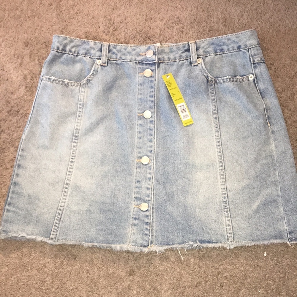 NWT Gianni Bini Chrissy Med Wash Denim Mini Skirt